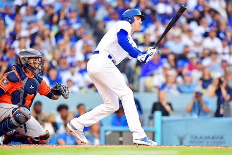 Dodgers' Freddie Freeman notches 2,000th hit